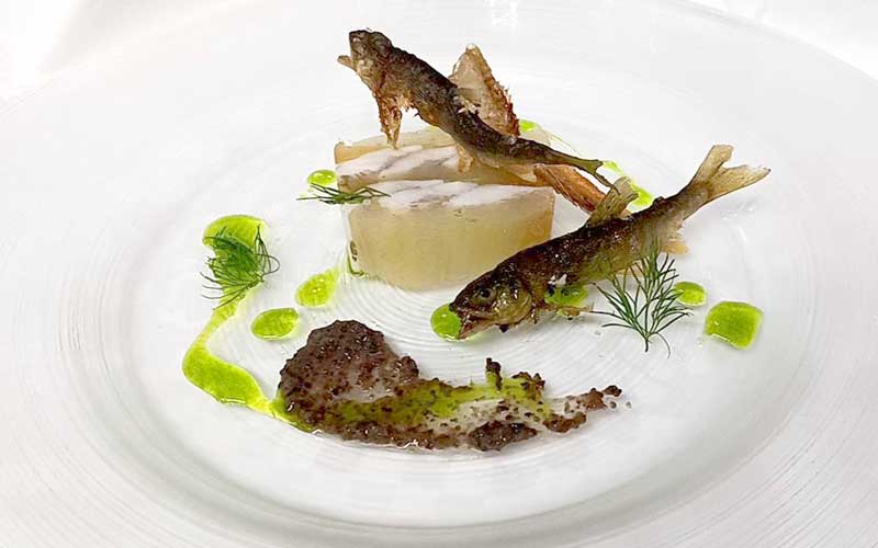 鮎と冬瓜のプレッセテリーヌ稚鮎のフリット添え